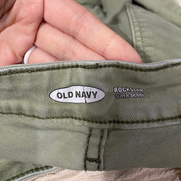 Old Navy Rockstar Super Skinny Jeans - Picture 4 of 5